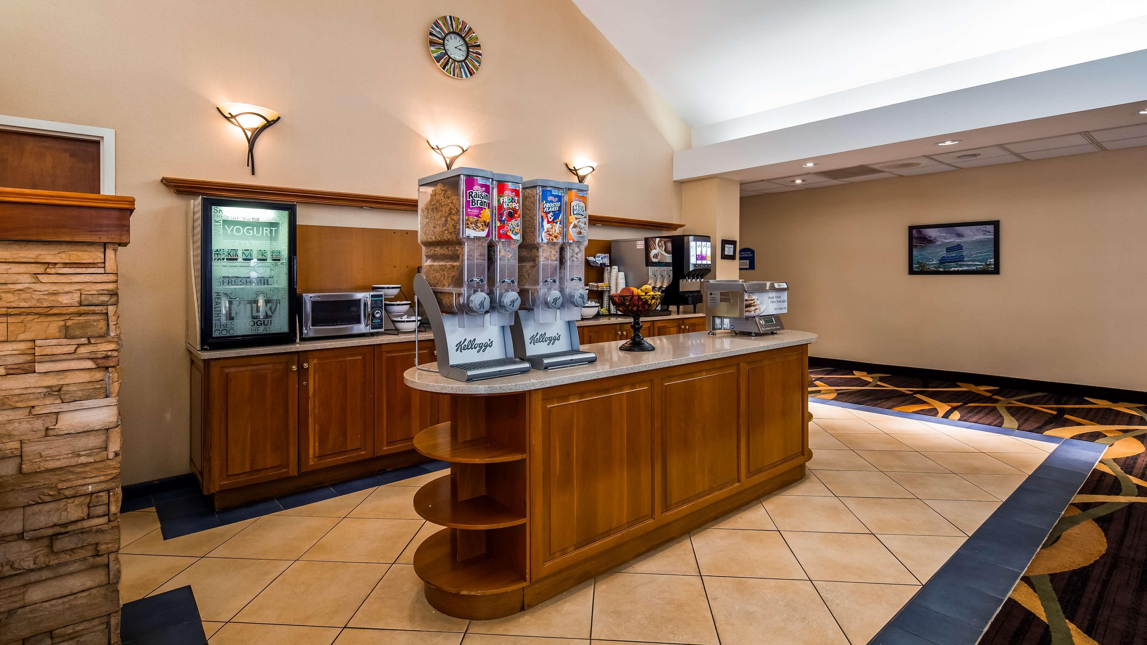 Best Western PLUS Galleria Inn&Suites Cheektowaga Exterior foto