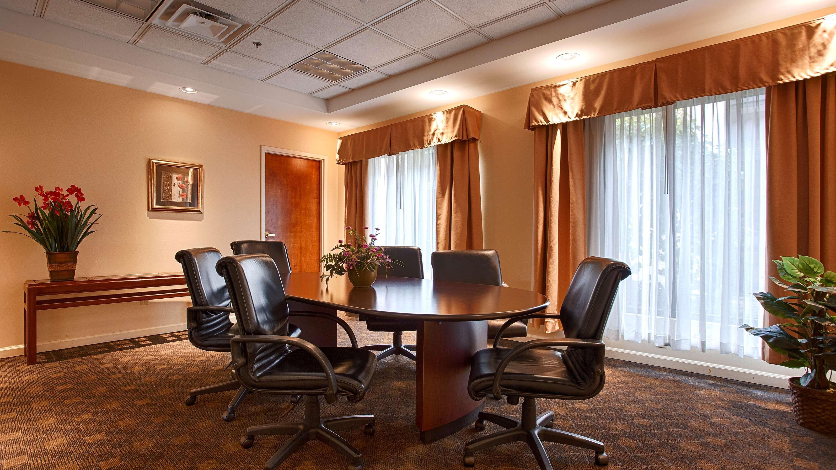 Best Western PLUS Galleria Inn&Suites Cheektowaga Exterior foto